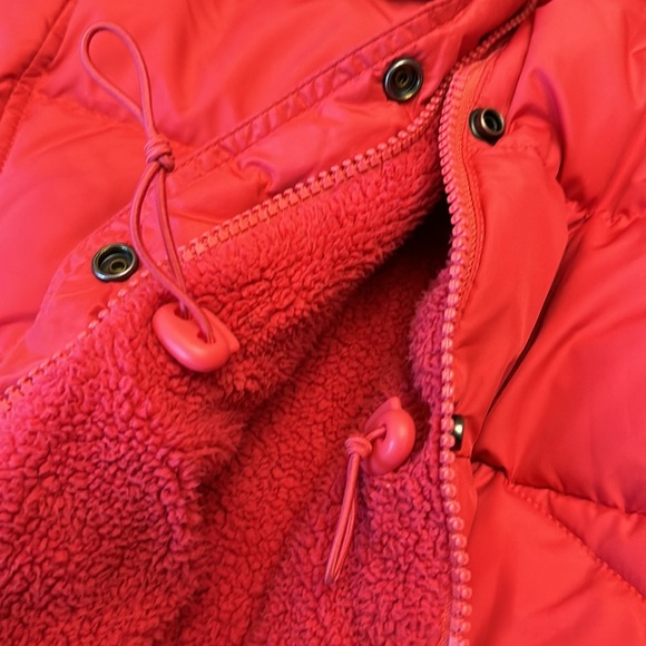 J. CREW Down Vest, Size Small.  Zipper and Snaps. 2 side snap pockets. VGUC - Picture 8 of 9